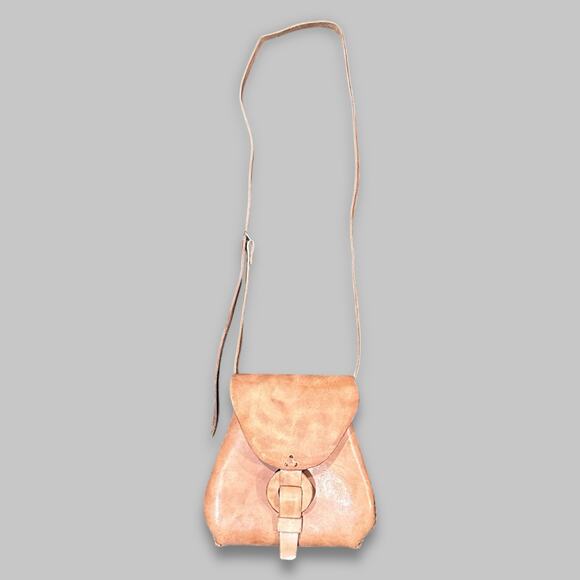 Vintage Tan Leather Crossbody Bag with Ring Buckle Closure - Picture 3 of 5